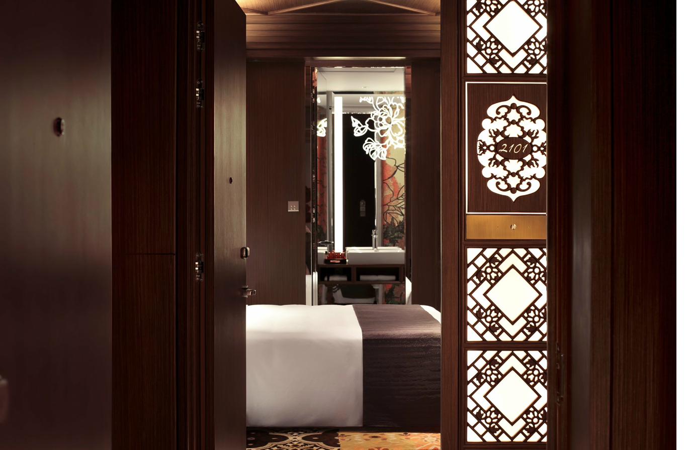 Mira Moon, Hong Kong